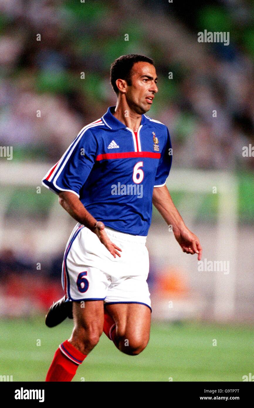 Fußball - Konföderationen Cup - Halbfinale - Frankreich gegen Brasilien. Youri Djorkaeff, Frankreich Stockfoto Fußball - Konföderationen Cup - Halbfinale - Frankreich gegen Brasilien. Youri Djorkaeff, Frankreich Stockfoto