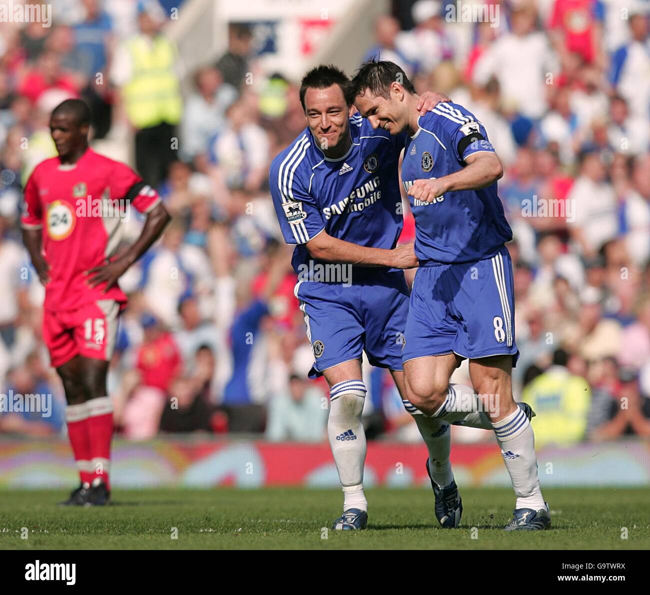 Chelseas Frank Lampard (rechts) feiert das Tor zum Auftakt mit John Terry. Stockfoto