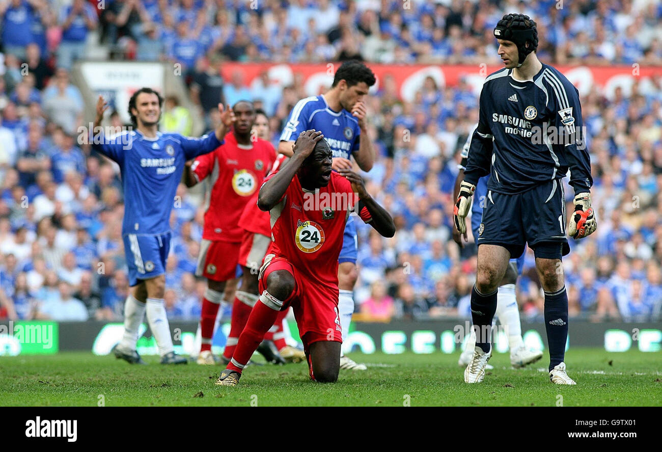 Blackburns Christopher Samba ruchiert eine verpasste Chance während des Halbfinalmatches des FA Cup gegen Chelsea im Old Trafford, Manchester. Stockfoto