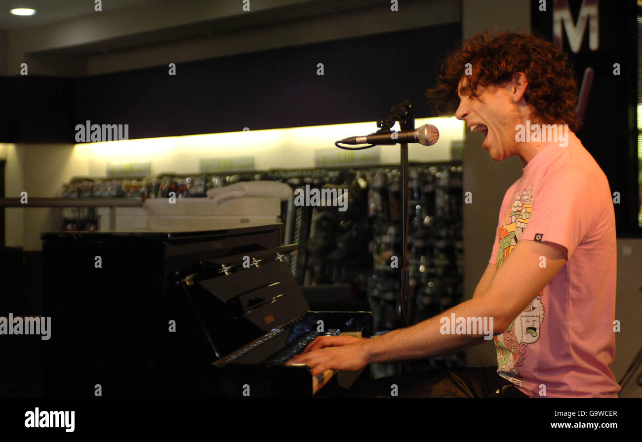 Mika HMV Instore Gig - London Stockfoto