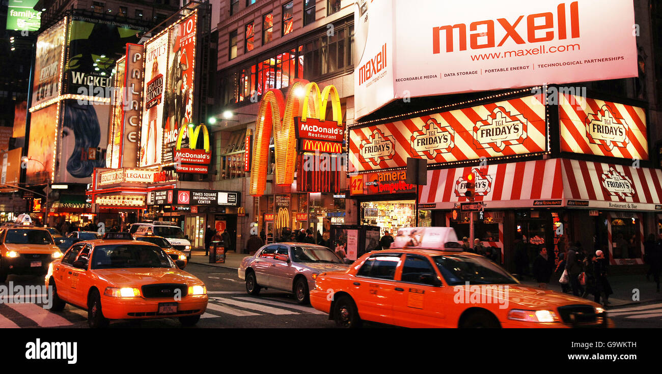 Der Times Square Kreuzung in Midtown Manhattan New York City, in der Dämmerung. Stockfoto