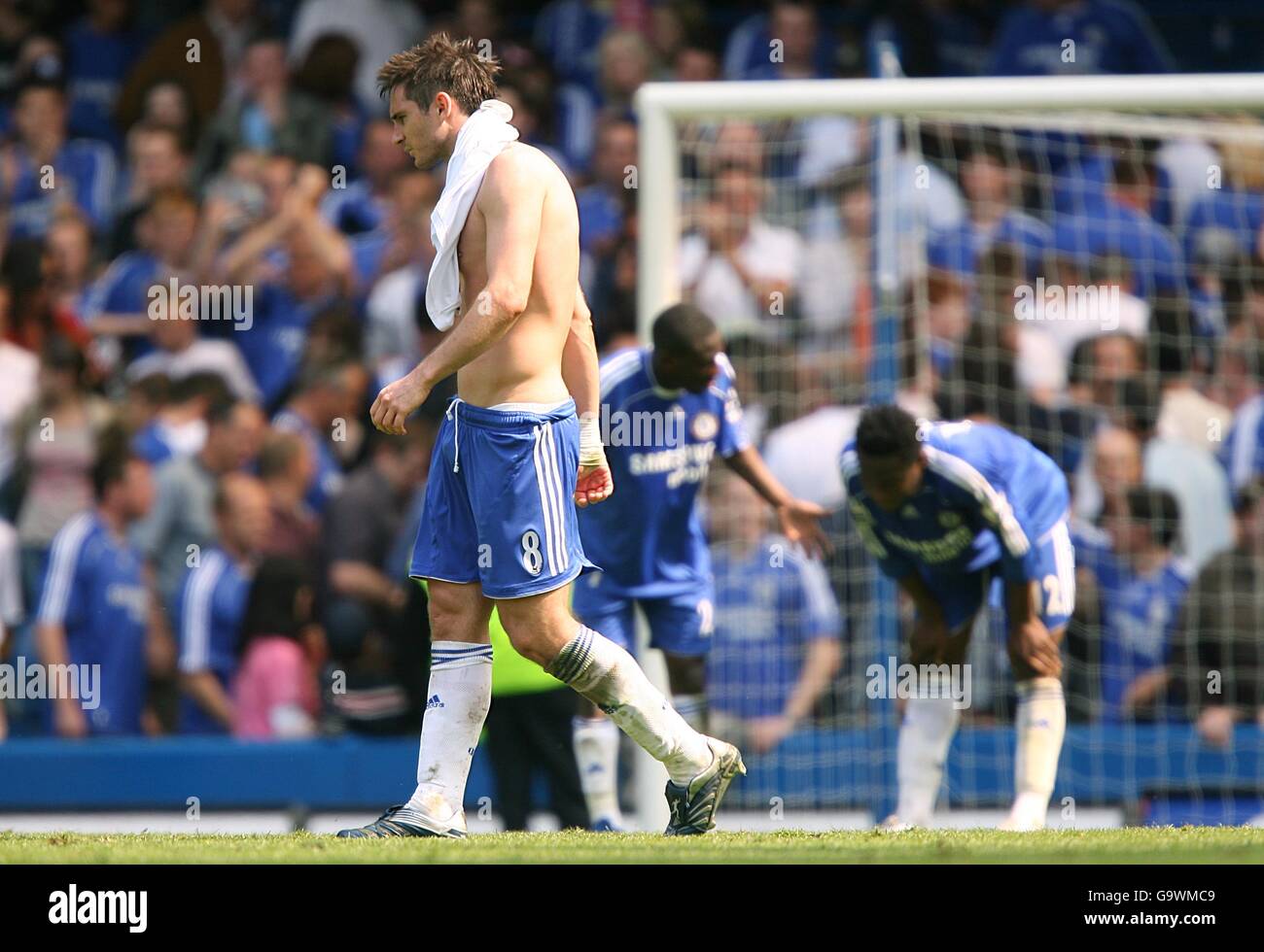 Fußball - FA Barclays Premiership - Chelsea / Bolton Wanderers - Stamford Bridge. Chelseas Frank Lampard verlässt das Spielfeld nach dem Spiel niedergeschlagen Stockfoto