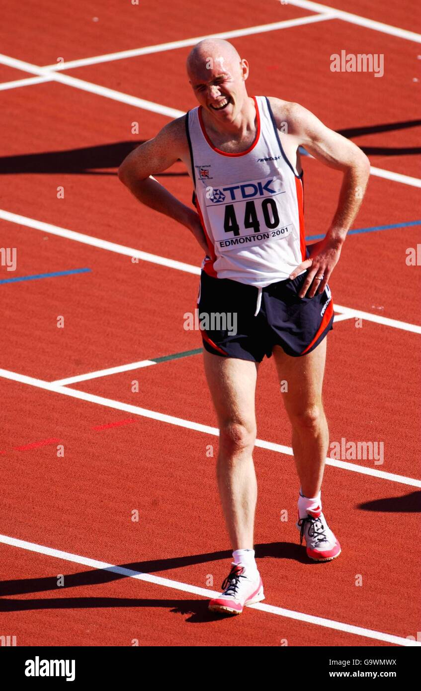 Leichtathletik - IAAF-Weltmeisterschaften - Edmonton. Die Belastung zeigt sich auf dem Gesicht des britischen Michael Openshaw, nachdem er in seiner Hitze der Herren 5,000 Meter als Letzter beendet wurde. Stockfoto