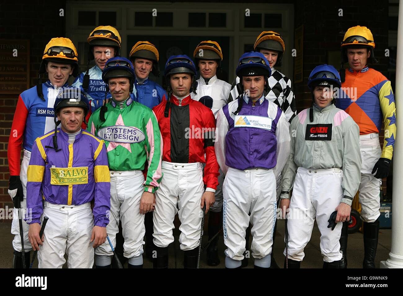 Pferderennen Sie - Betfred Gold Cup Meeting - Sandown Park Stockfoto