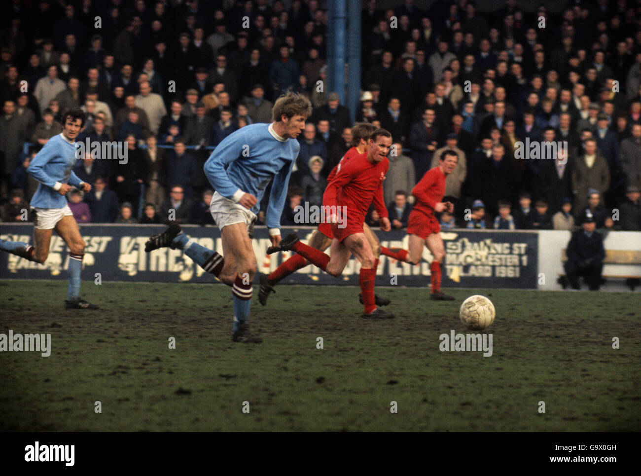Colin Bell (blaues Hemd), nächste Kamera, Manchester City Stockfoto