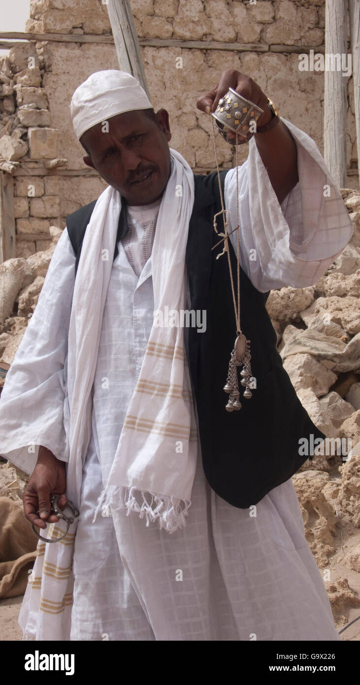 Schmuckhändler, Silber Braceett, Souvenir, Suakin, Port Sudan, Sudan, Afrika / Suakin Stockfoto