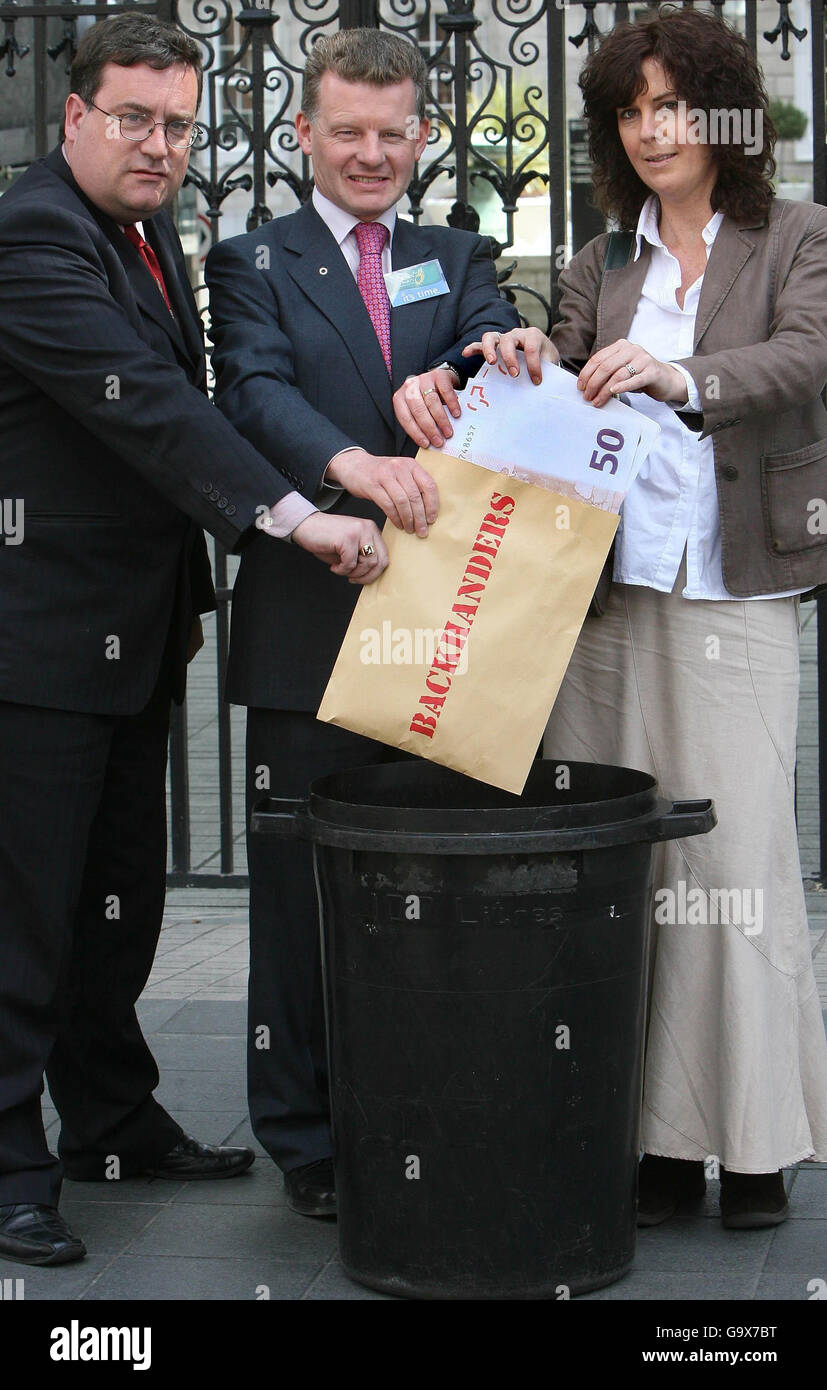 Ahern Slams Unwuchten Wahlberichterstattung Stockfoto