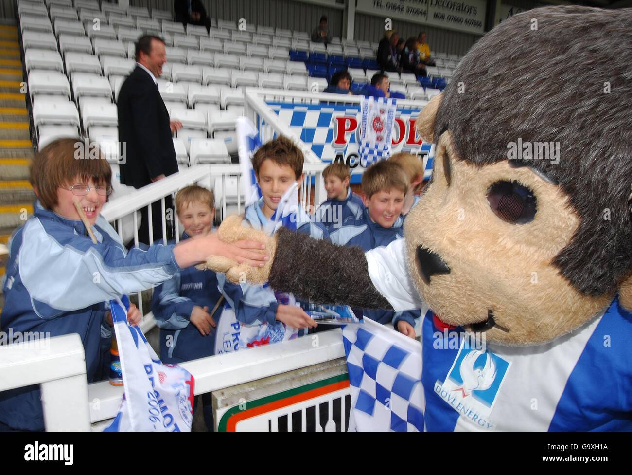 Hartlepool uniteds hangus the monkey fans das match -Fotos und ...