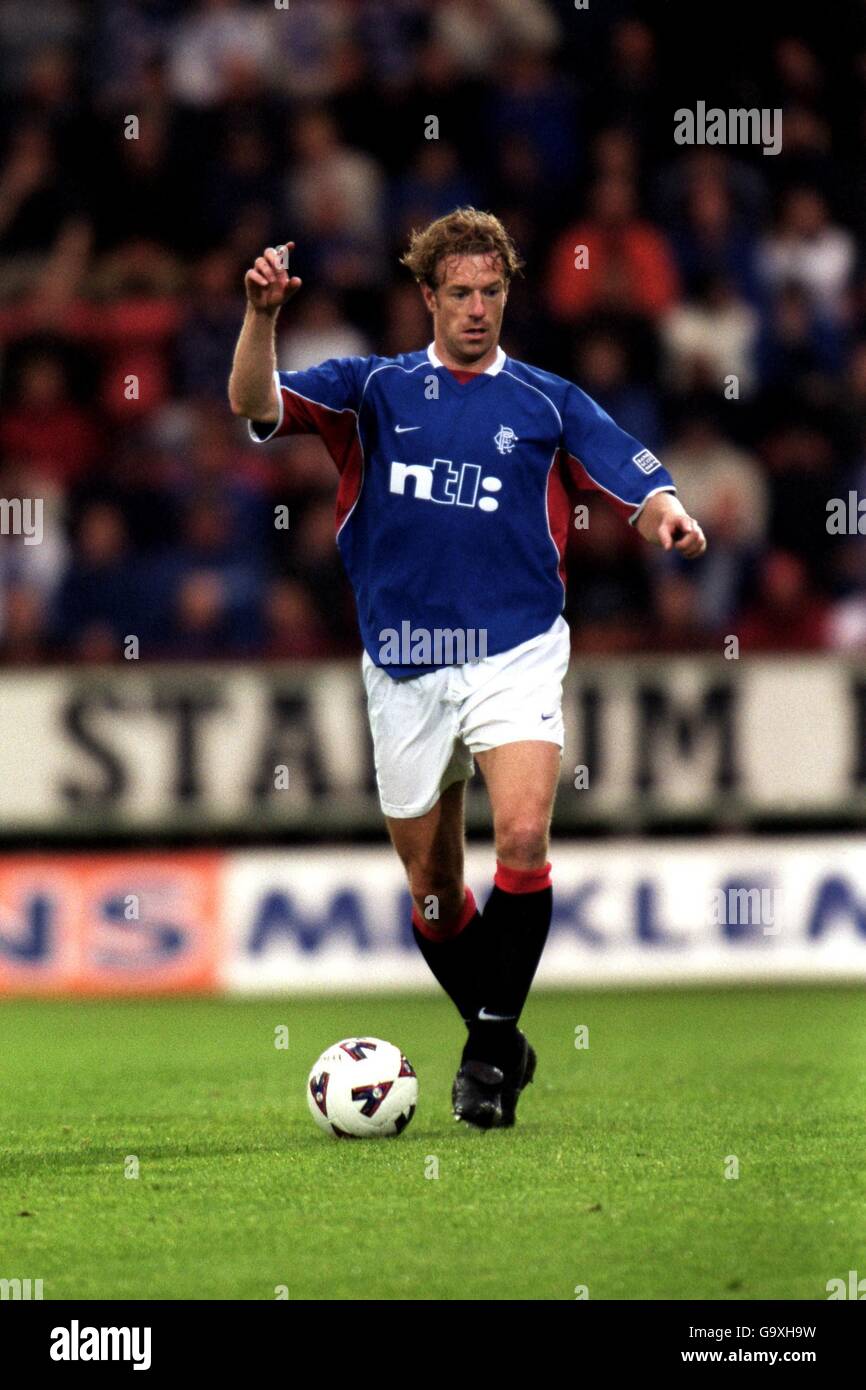 Scottish Soccer - Bank of Scotland Premier League - Dunfermline Athletic gegen Rangers. Bert Konterman, Rangers Stockfoto