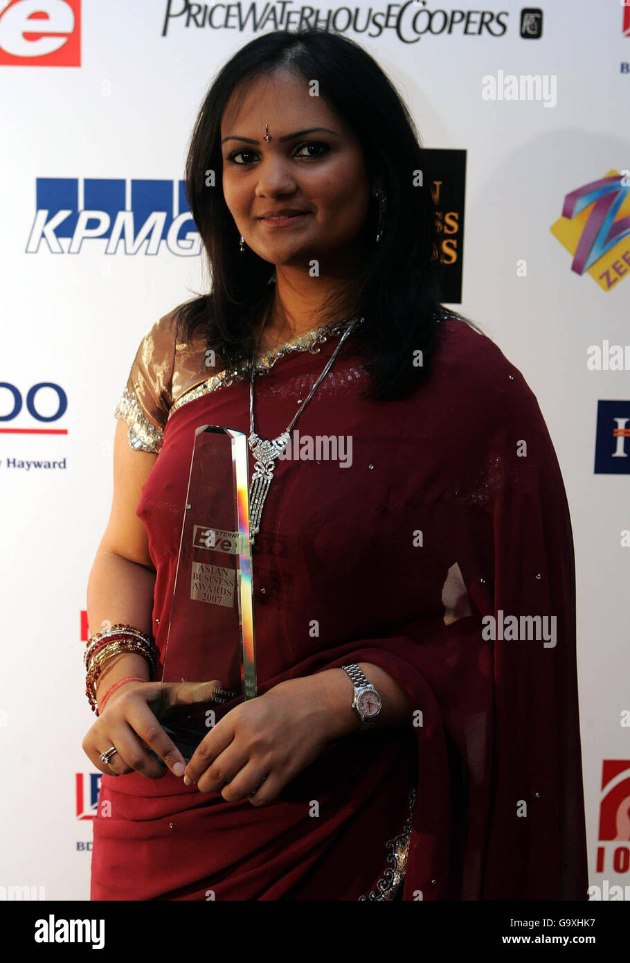 Arti Poddar Gewinner des Hamptons Newcomer of the Year bei den Asian Business Awards 2007 im Hilton Hotel, Park Lane, London. Stockfoto