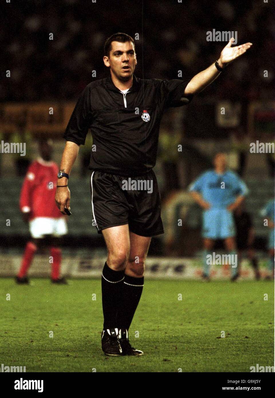 Fußball - Nationwide League Division One - Coventry City / Nottingham Forest. Ein weiterer umstrittenes Schiedsrichter, Herr Phil Dowd, nachdem er zwei Spieler aus dem Wald geschickt hatte Stockfoto