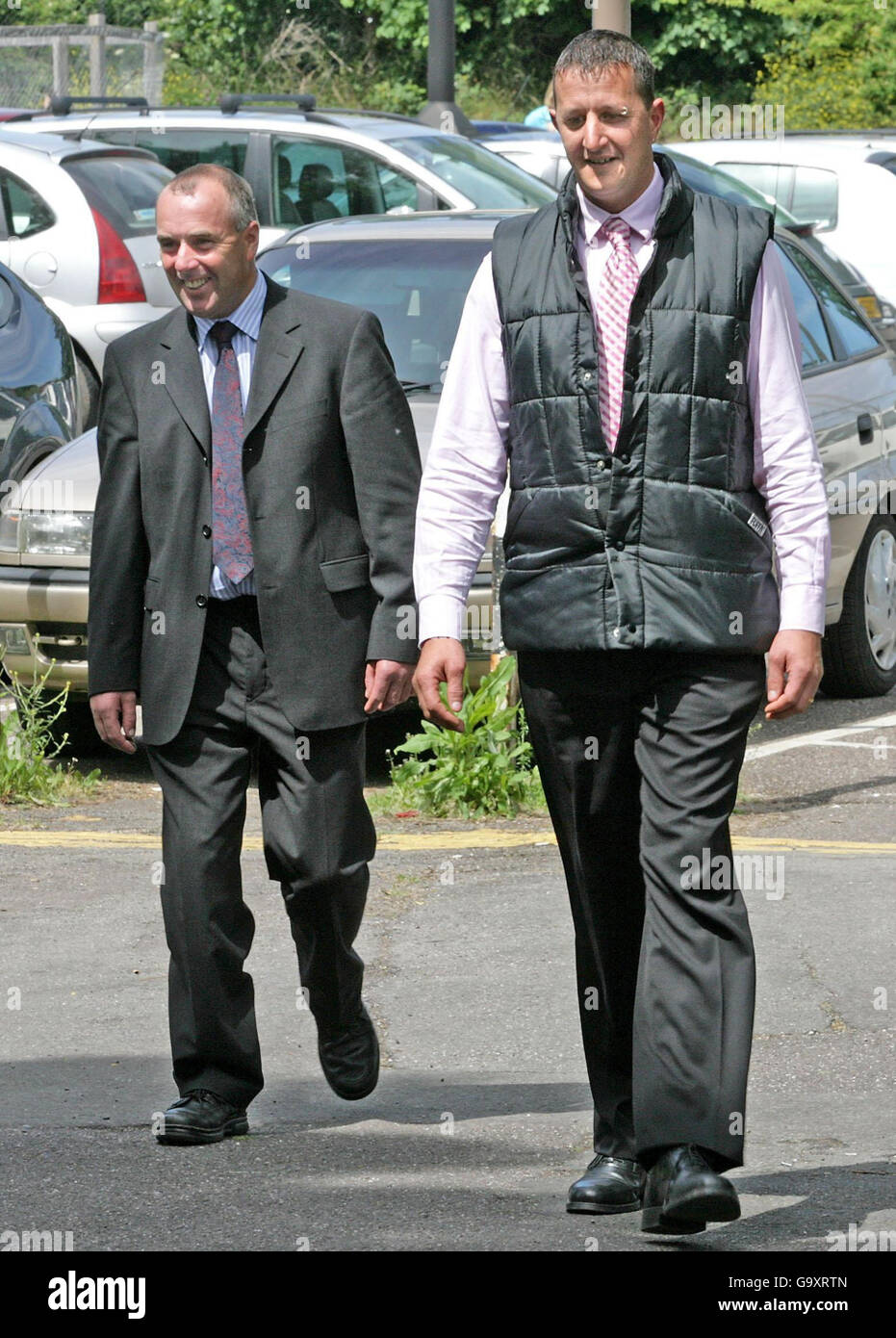 Der Anführer der Quantock-Stachelhunde Richard Down (links) und der Whipper Adrian Pillivant kommen am Amtsgericht von Taunton an, wo sie beschuldigt werden, im Februar letzten Jahres bei einem Treffen in Longstone Hill, Somerset, gemeinsam Wildwild mit Hunden zu jagen. Stockfoto