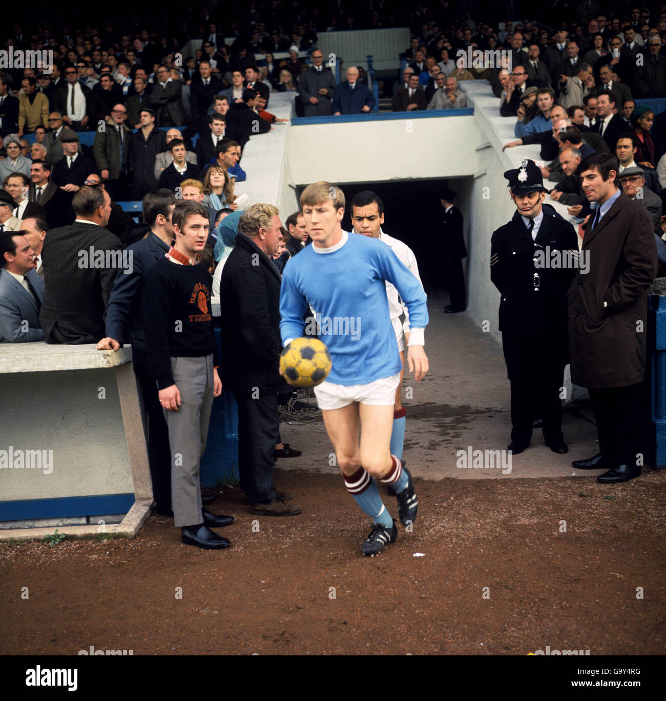 Fußball - Football League Division One - Manchester City / Manchester United - Maine Road. Colin Bell, Manchester City Stockfoto