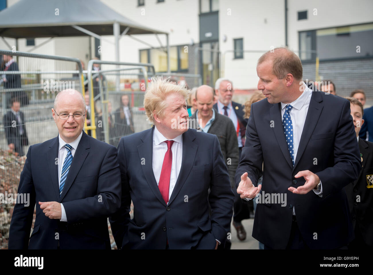 Premierminister Boris Johnson während eines Besuchs der Chumleigh-Schule in Devon, als er Staatssekretär war. Stockfoto