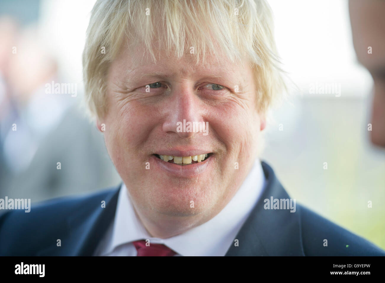 Premierminister Boris Johnson während eines Besuchs der Chumleigh-Schule in Devon, als er Staatssekretär war. Stockfoto