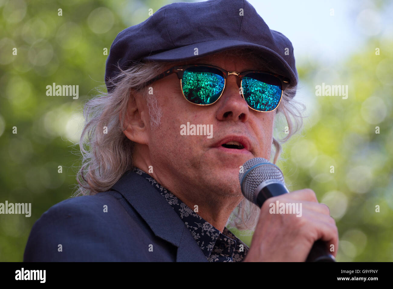 London, UK. 2. Juli 2016. Bob Geldof befasst sich mit Demonstranten. März für Europa. Bildnachweis: Brayan Alexander Lopez Garzon/Alamy Live-Nachrichten Stockfoto