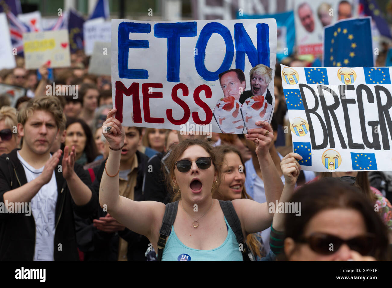 London, UK. 2. Juli 2016. März für Europa. Zehntausende treffen die Straßen in London. Bildnachweis: Brayan Alexander Lopez Garzon/Alamy Live-Nachrichten Stockfoto