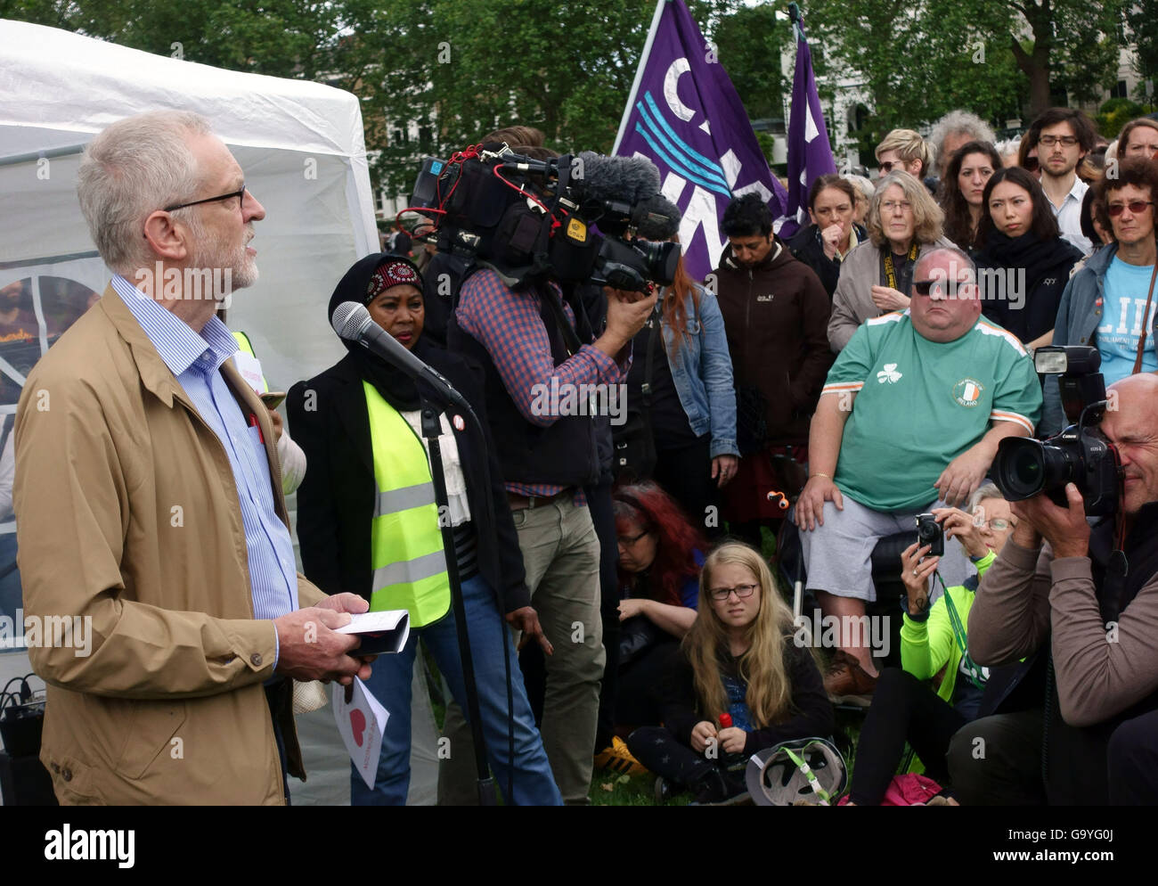 Labour-Partei Führer Jeremy Corbyn MP anti-Adressen hasse Kriminalität Kundgebung in Highbury Fields, Nord-London Stockfoto