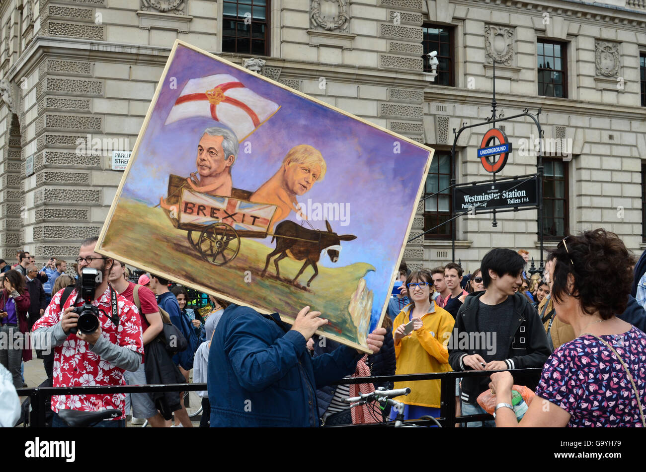 Tausende von Menschen besuchen eine Großdemonstration in London gegen die jüngsten Referendum, marschieren in Solidarität in ihrer Weigerung, die Abstimmung auf die Europäische Union verlassen zu akzeptieren. Stockfoto