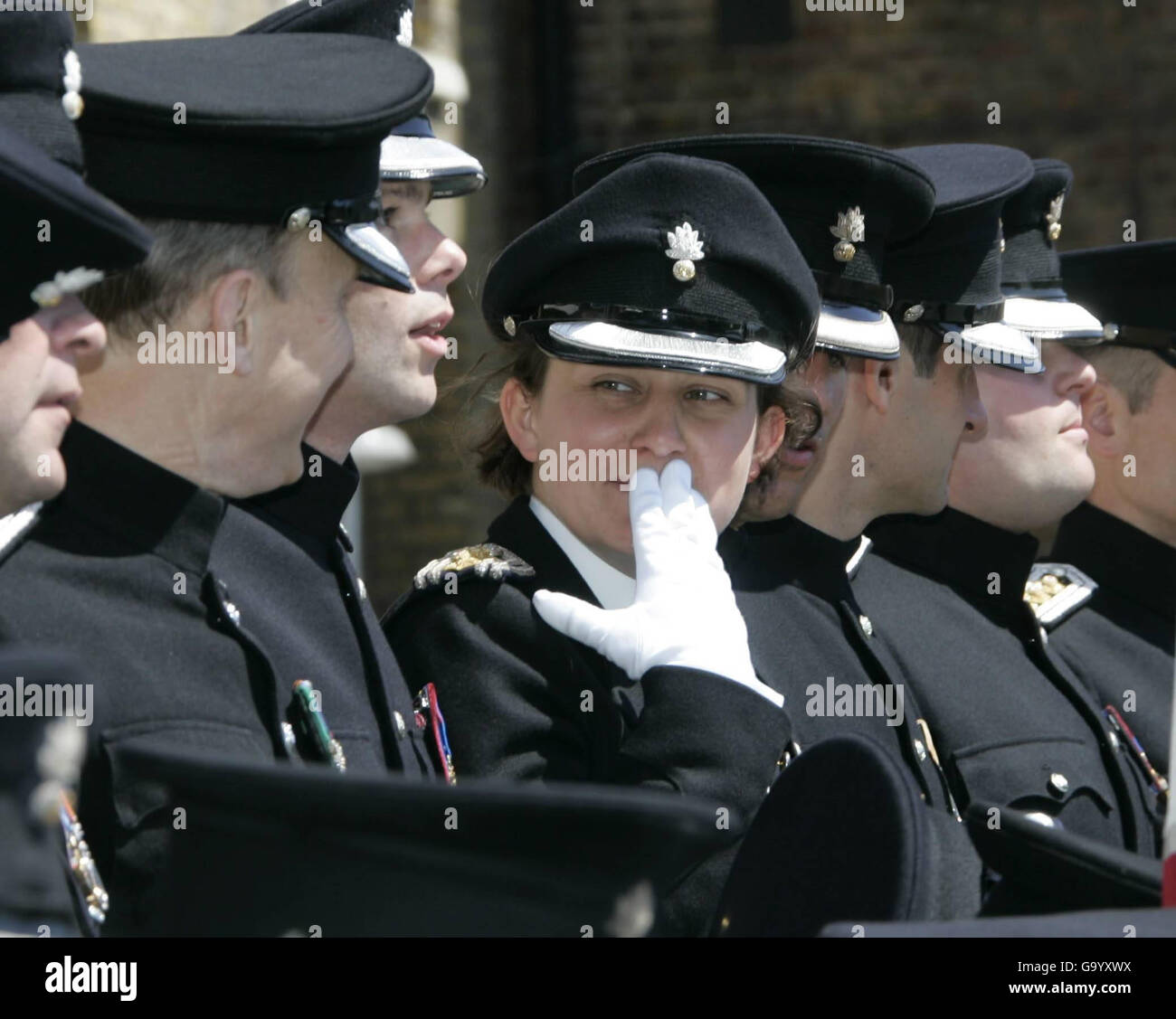 Die Königin stellt die neuen Farben für The Honourable Artillery Stockfoto