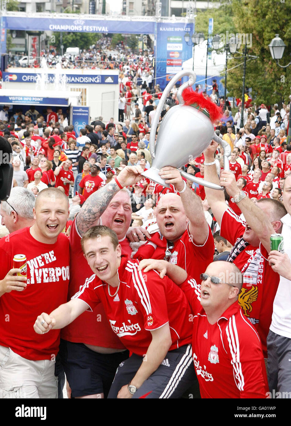 Fußball - UEFA Champions League - Liverpool-Fans &#8211; Athen. Fans des Liverpool Football Club genießen die Atmosphäre in Athen vor dem Champions-League-Finale. Stockfoto