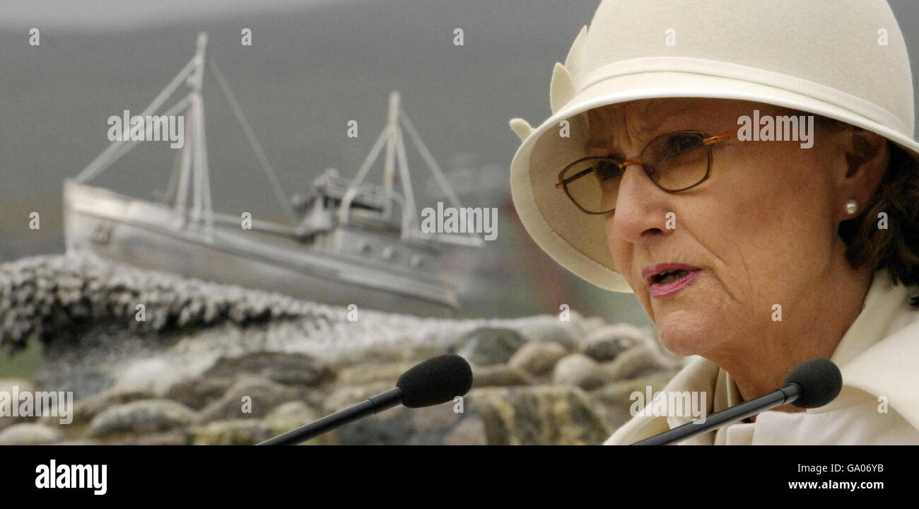 Norwegische Königin ist eine Hommage an Recuers und Opfer der Tragödie von Meer Stockfoto