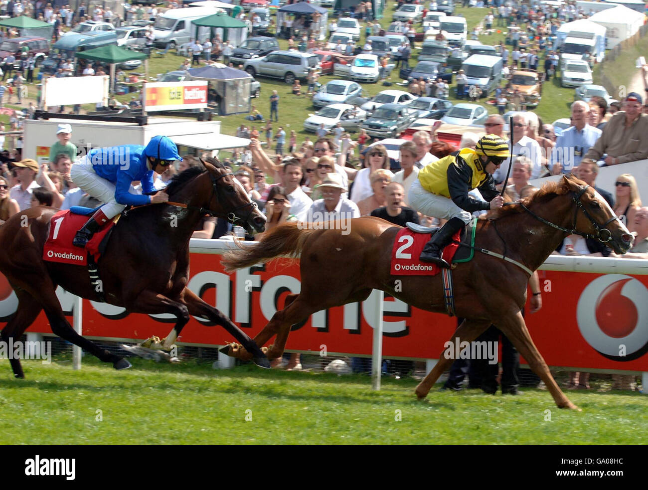 Blythe Knight, geritten von Graham Gibbons, geht weiter, um die Vodafone Diomed Einsätze auf Epsom Downs Racecourse, Surrey zu gewinnen. Stockfoto