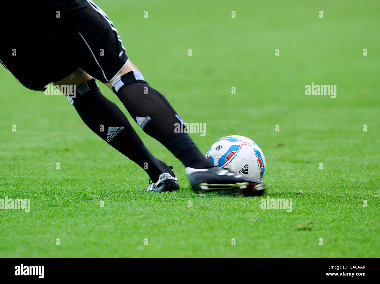 Torwart Kick, LIGA Total! WM 2011, Match zwischen Borussia Dortmund 2, Hamburger SV 0, Coface Arena, Mainz, Rheinland-Pfalz Stockfoto