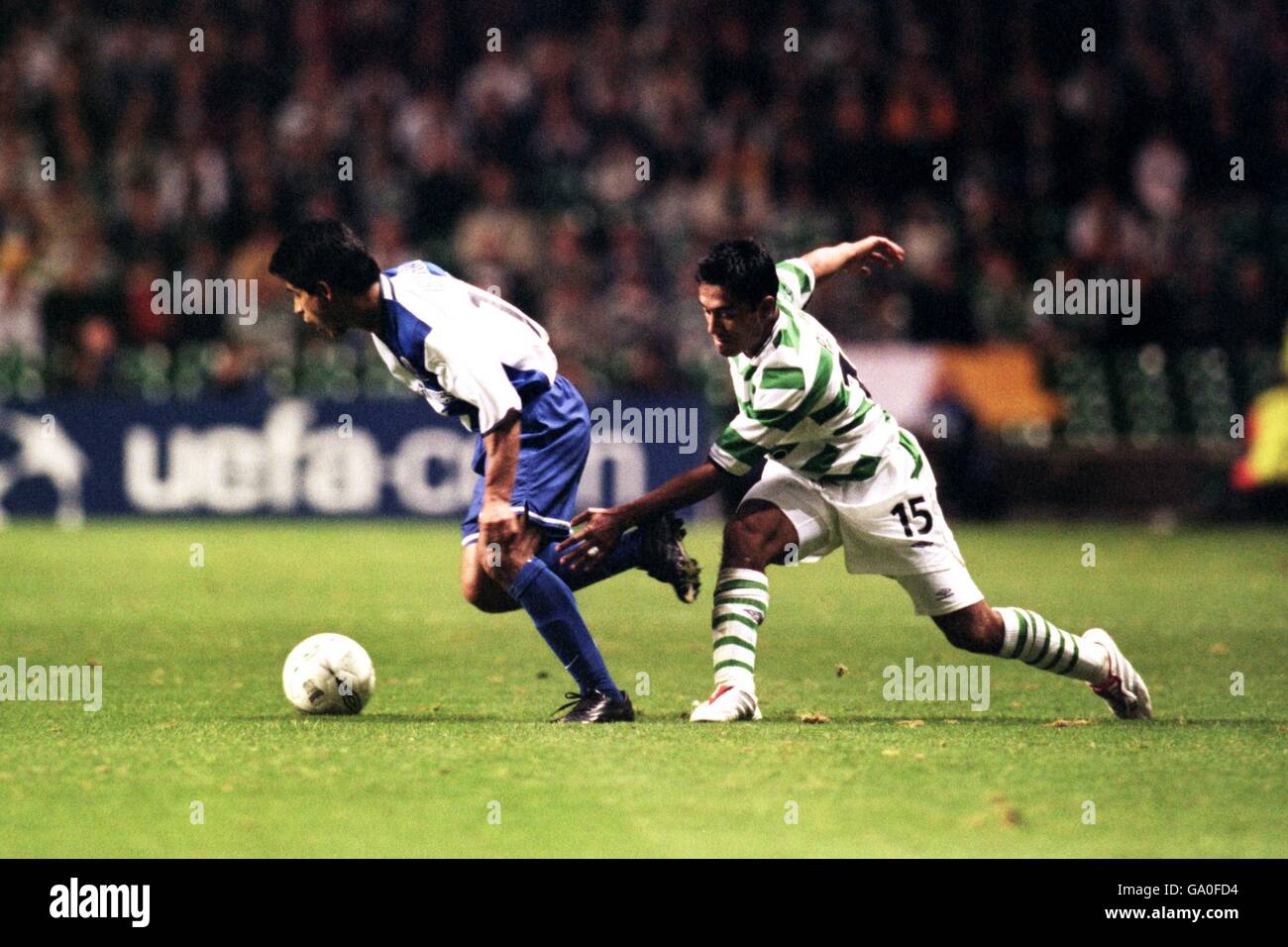 Fußball - UEFA Champions League - Gruppe E - Celtic / FC Porto. Hugo Ibarra (l) von FC Porto kommt dem keltischen Bobby Petta (r) Stockfoto