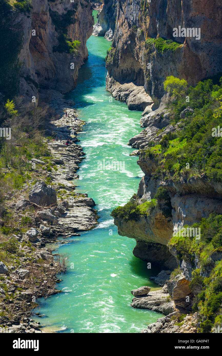 Salazar Fluss fließt durch die Foz de Lumbier Canyon, Navarra, Spanien April 2015. Stockfoto