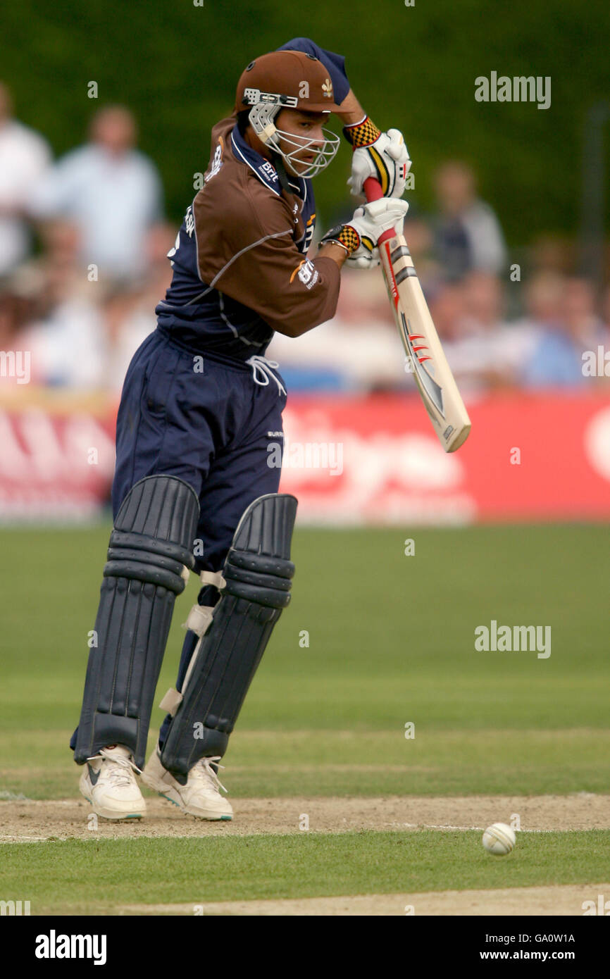 Cricket - Friends Provident Trophy South Group - Surrey Brown Caps gegen Essex Eagles - Whitgift School. Mark Ramprakash von Surrey in Aktion Stockfoto
