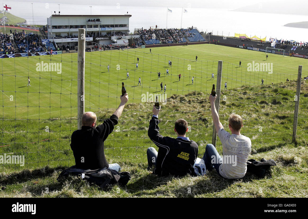 Ein Überblick über das Spiel der EM 2008 Qualifying Group B im Svangaskard Stadium, Toftir, Färöer-Inseln. Stockfoto