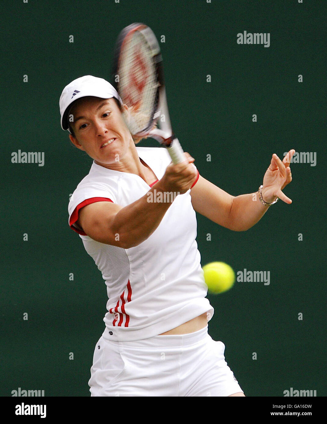 Die belgische Justine Henin übt während der All England Lawn Tennis Championship in Wimbledon. Stockfoto