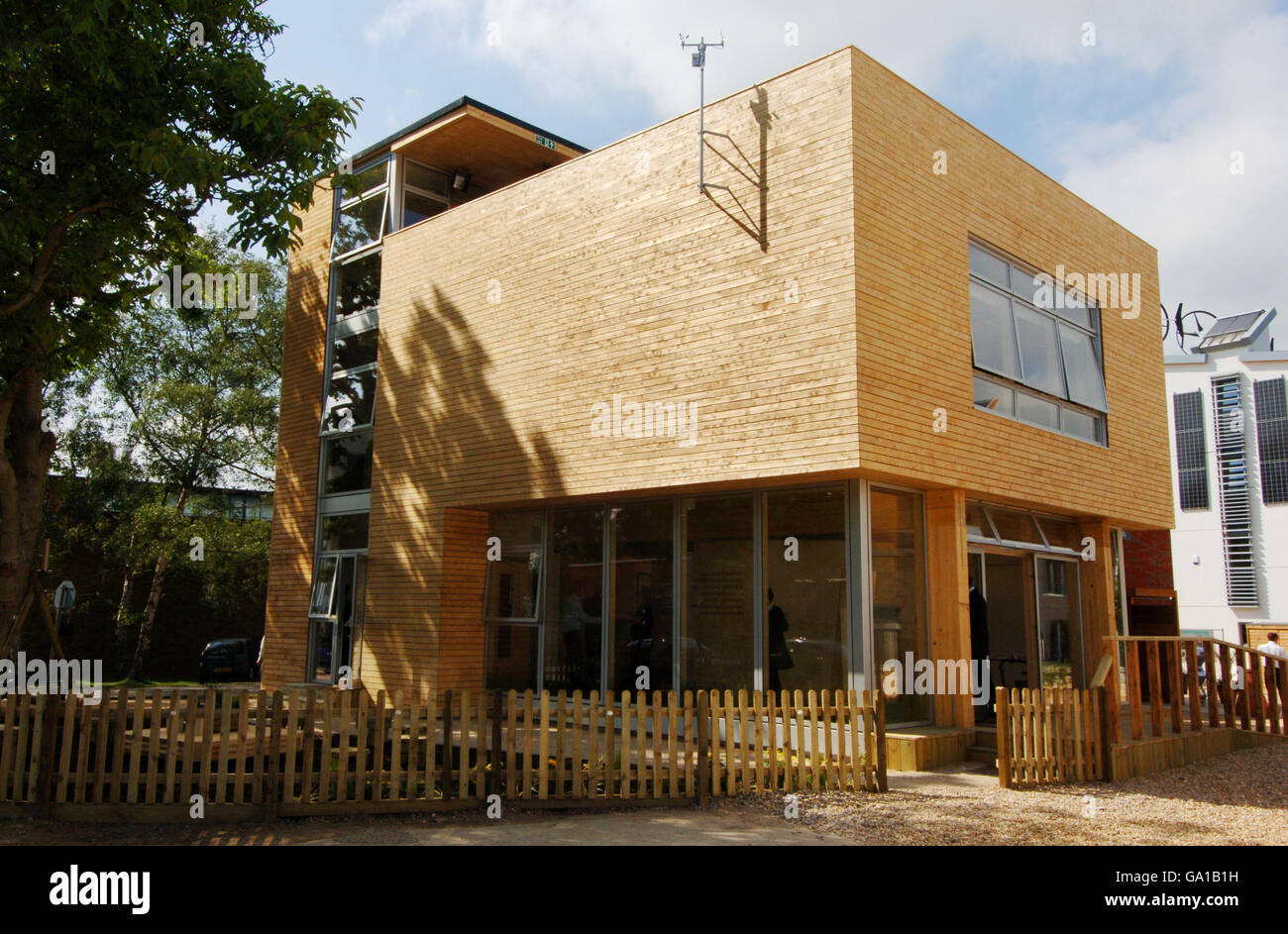 RE-Thinkings's School of the Future, ein Holzgebäude auf der Offsite 2007, das hochenergieeffiziente Wohnungen mit innovativen Features bietet. Stockfoto