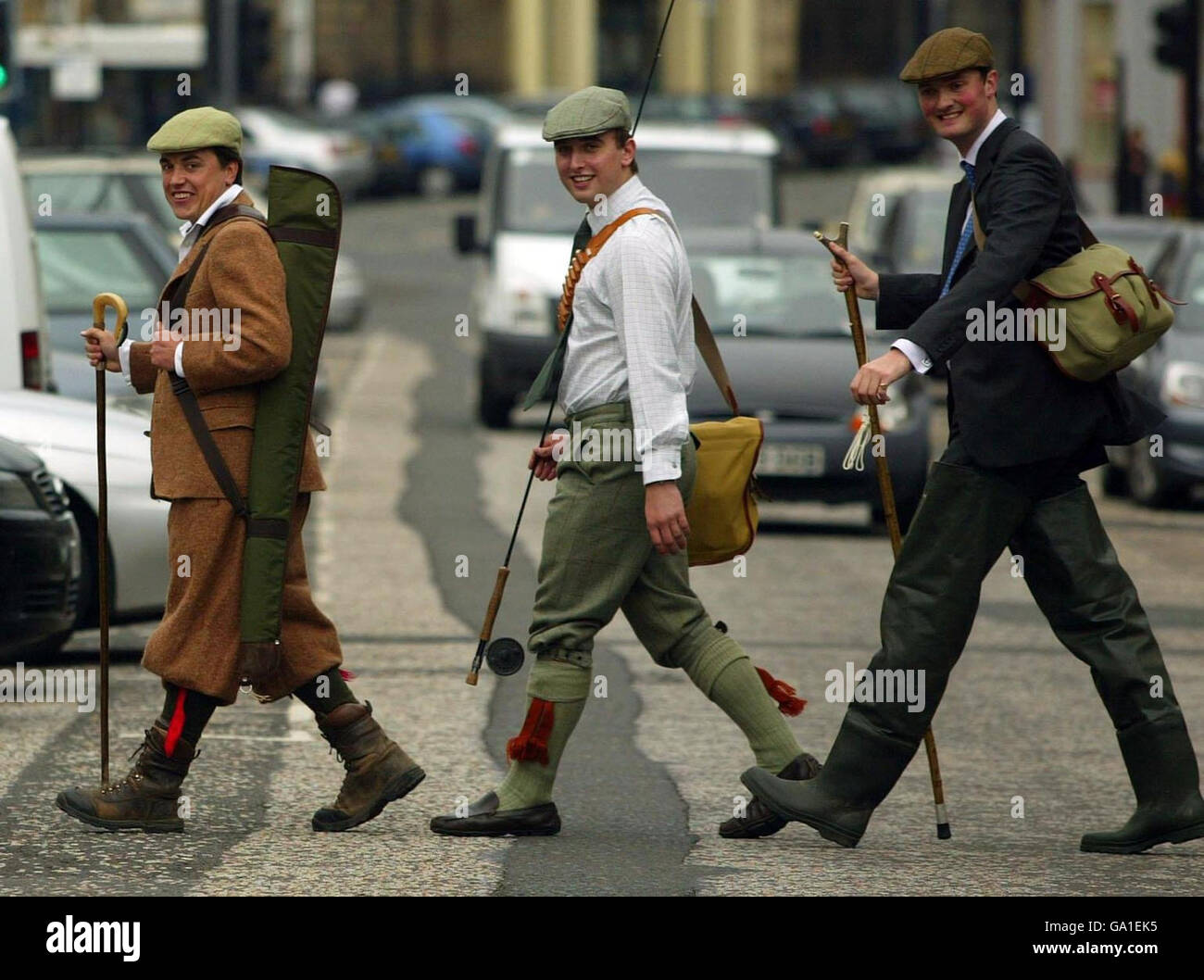 Mitarbeiter der Sponsoren Strutt & Parker nehmen an einer Generalprobe in Edinburgh für die Game Conservancy Scottish Fair Teil, die vom 29. Juni bis zum 1. Juli im Scone Palace, Perthshire, stattfinden wird. Stockfoto