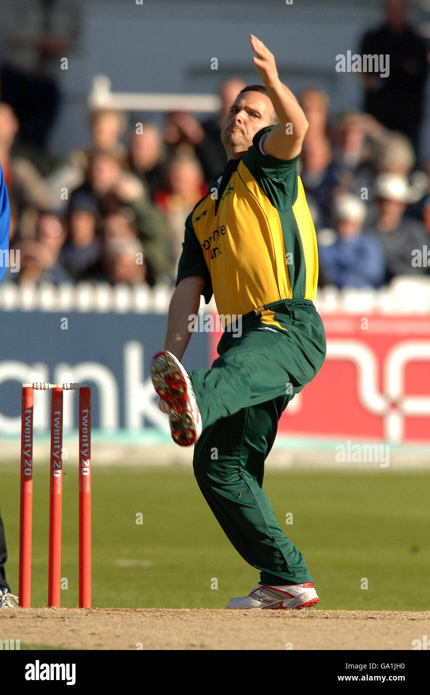 Cricket - Twenty20 Cup - North Division - Nottinghamshire / Derbyshire - Trent Bridge. Mark Ealham von Nottinghamshire in Aktion während des Twenty20-Cup-Spiels in Trent Bridge, Nottingham. Stockfoto