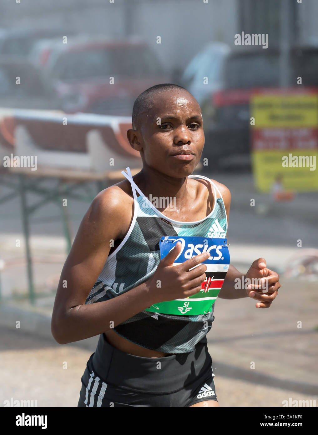 STOCKHOLM-MARATON. 4 JUNI 2016. Der Gewinner Jane Moraa Onyangi. Onyangi überquerte die Ziellinie am 02:31:46. Stockfoto