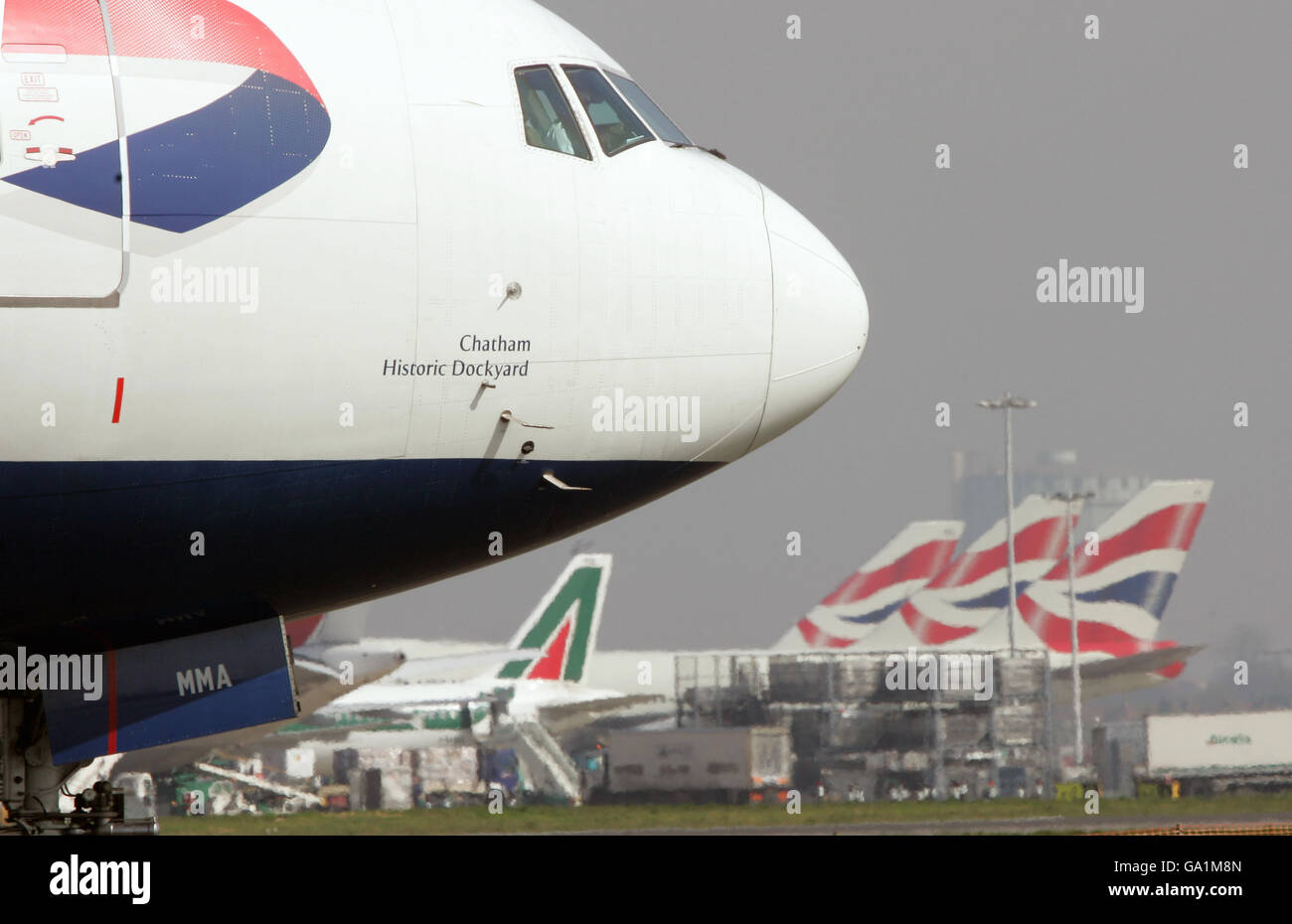 Flughafen Heathrow. Gesamtansicht des Flugzeugs am Flughafen Heathrow Stockfoto