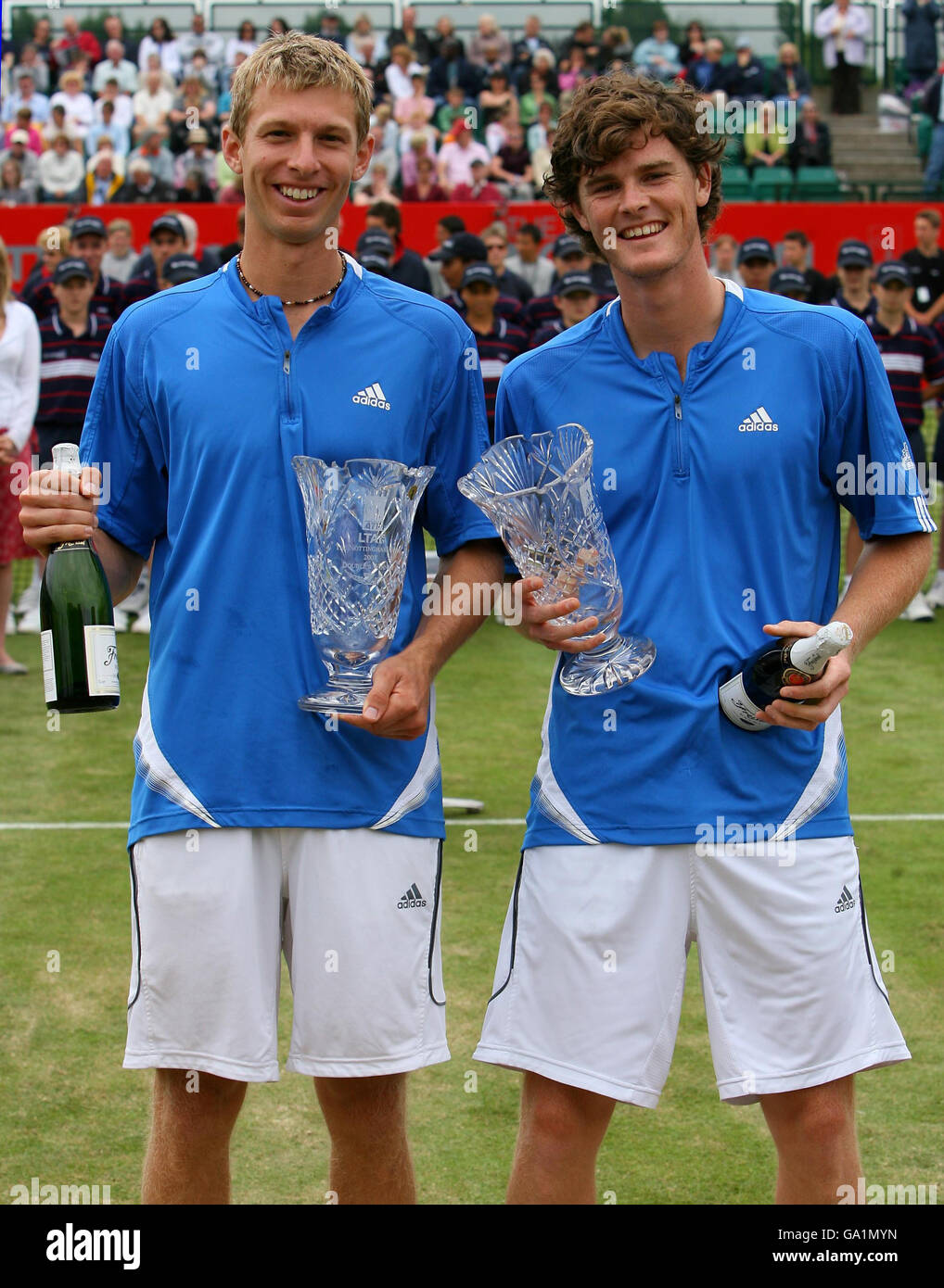 Eric Butorac (links) und Jamie Murray aus Großbritannien haben ihr Doppel-Finale bei den Nottingham Open im City of Nottingham Tennis Center, Nottingham gewonnen. Stockfoto