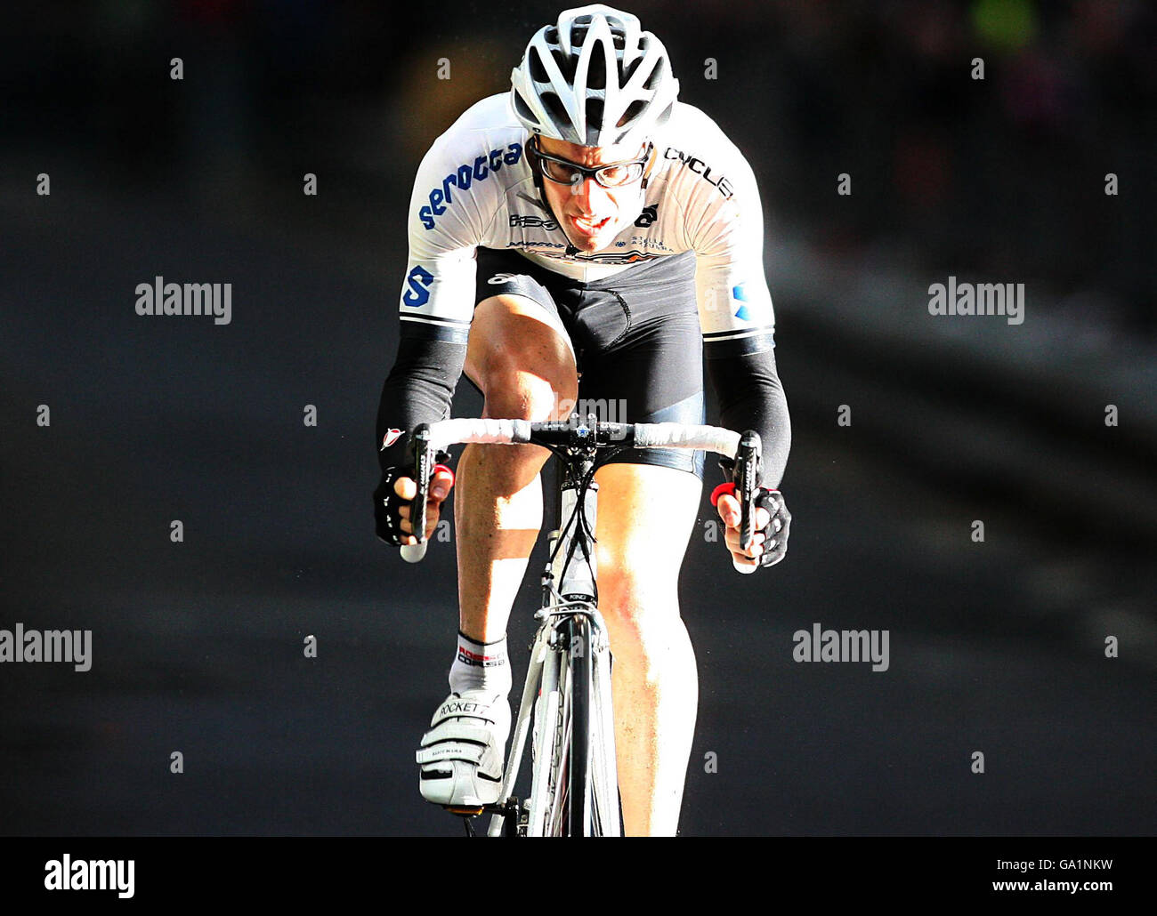 Andy Collis nimmt am Elite Smithfield Nocturne Radrennen der Herren in London Teil. Stockfoto