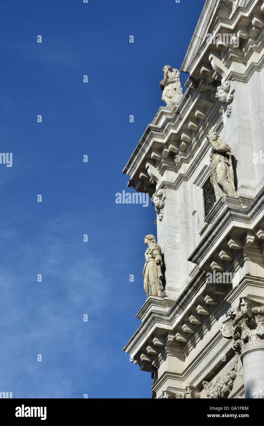 Detail von der barocken Fassade von San Salvador (Heiliger Erlöser), entworfen von Giuseppe Sardi 1663 Stockfoto