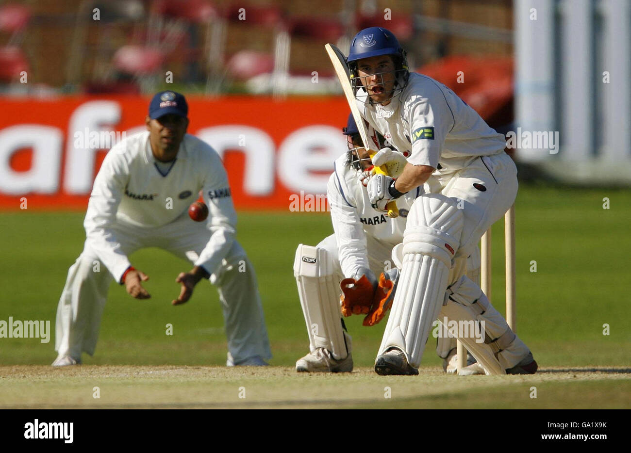 Andy Hodd von Sussex geht während des Tour Match auf dem County Ground, Hove, Sussex, in Richtung seines Jungfernjahrs. Stockfoto