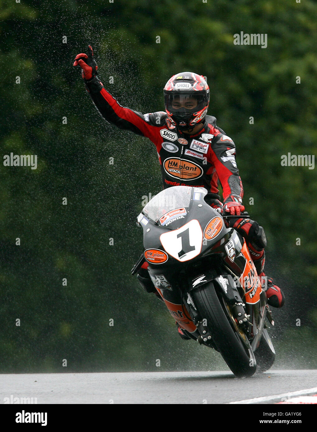 Motorradfahren - British Superbike Championship 2007 - Runde Acht - Oulton Park. Der japanische Ryuichi Kiyonari auf dem Weg zum Sieg beim ersten britischen Superbike-Rennen im Oulton Park Stockfoto