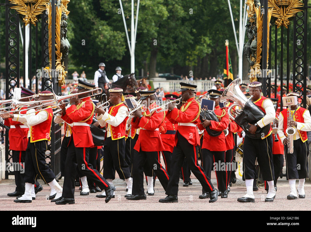 Soldaten des 1. Bataillons Jamaican Regiment kommen am Buckingham
