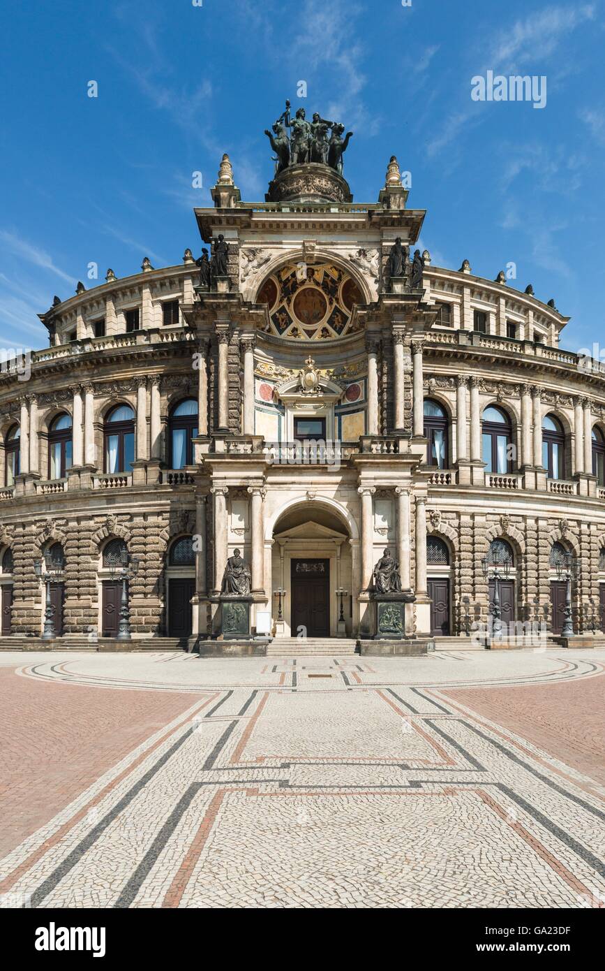 Die Semperoper ist das Opernhaus der Sächsischen Staatsoper Dresden (Sächsische Staatsoper) und der Konzertsaal von den Sächsisch Stockfoto