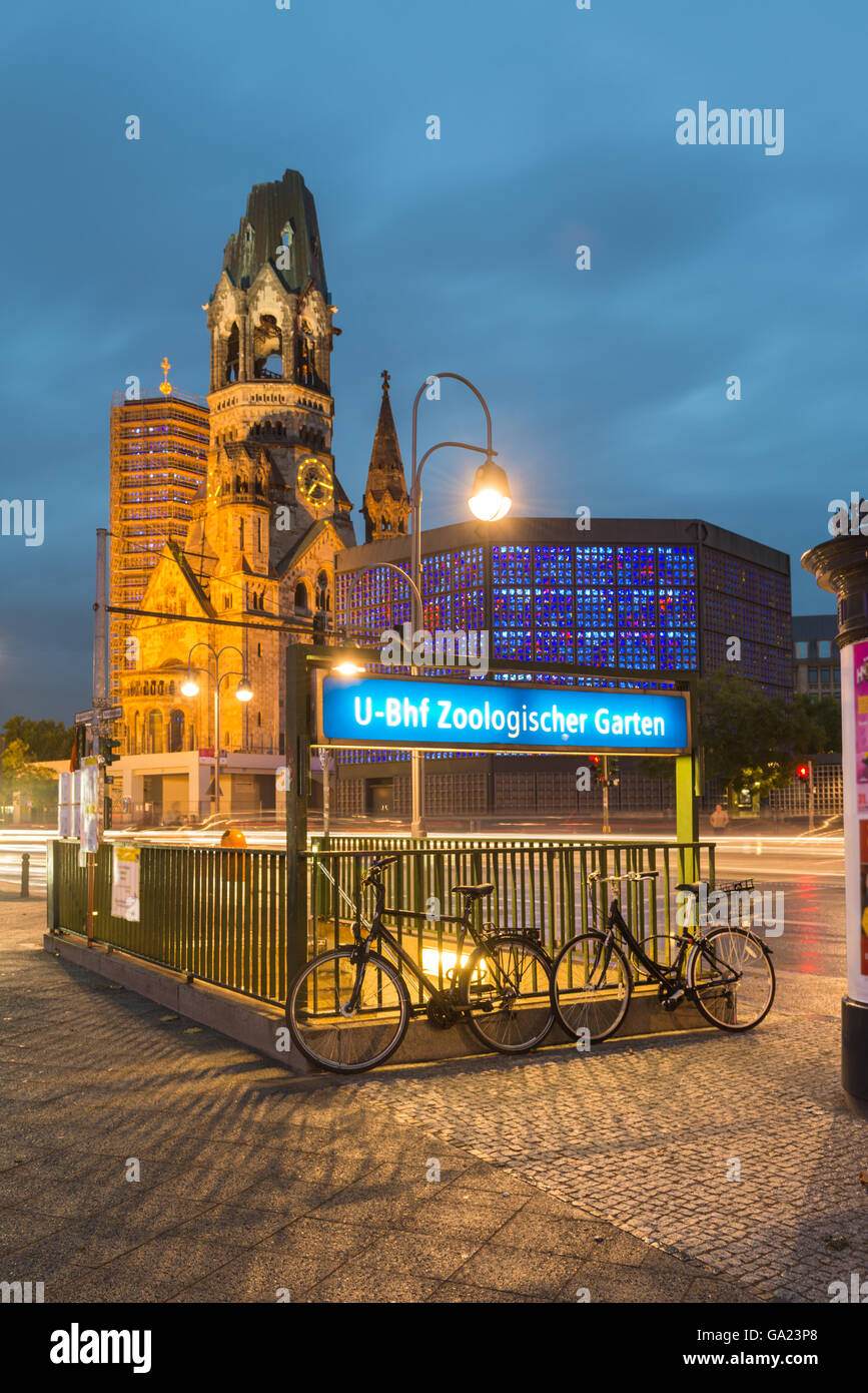 Berlin Zoologischer Garten und Kaiser-Wilhelm-Gedächtnis-Kirche Stockfoto
