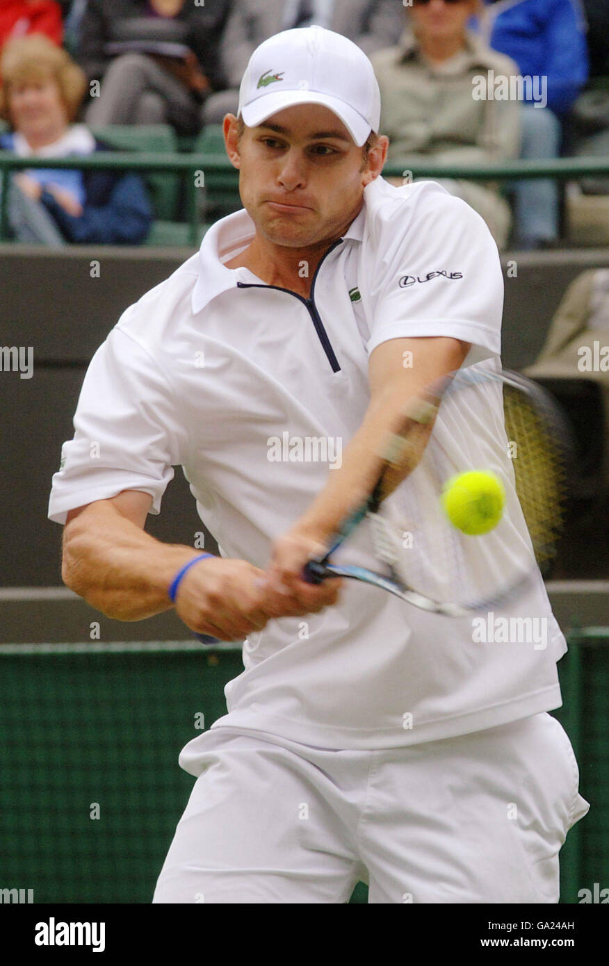 Andy Roddick in Aktion gegen Justin Gimelstob während der All England Lawn Tennis Championship in Wimbledon. Stockfoto