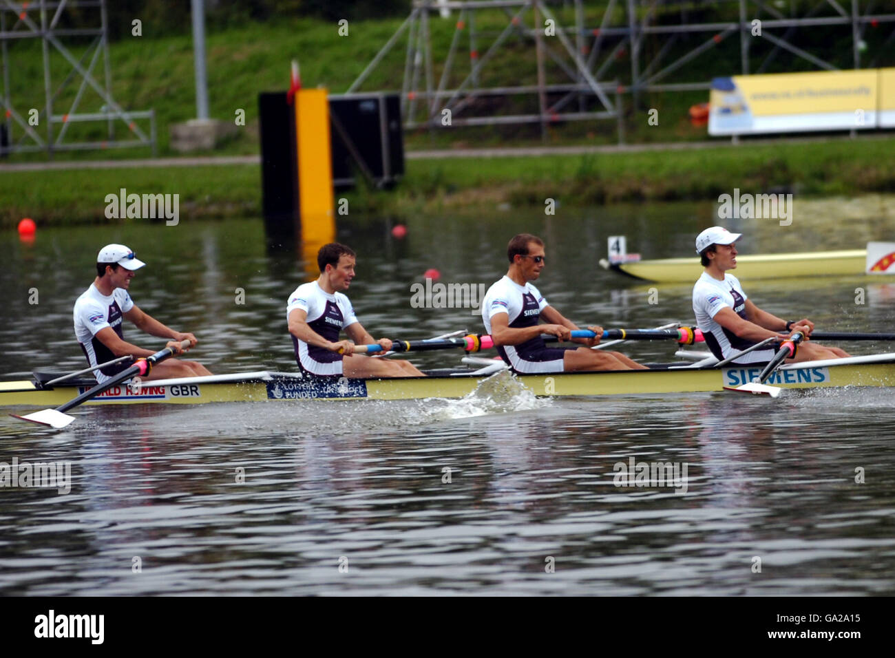 (L-R) die Briten Richard Chambers, James Lindsay-Fynn, Paul Mattick und James Clarke während der leichten Herren-vier-Finale A Stockfoto