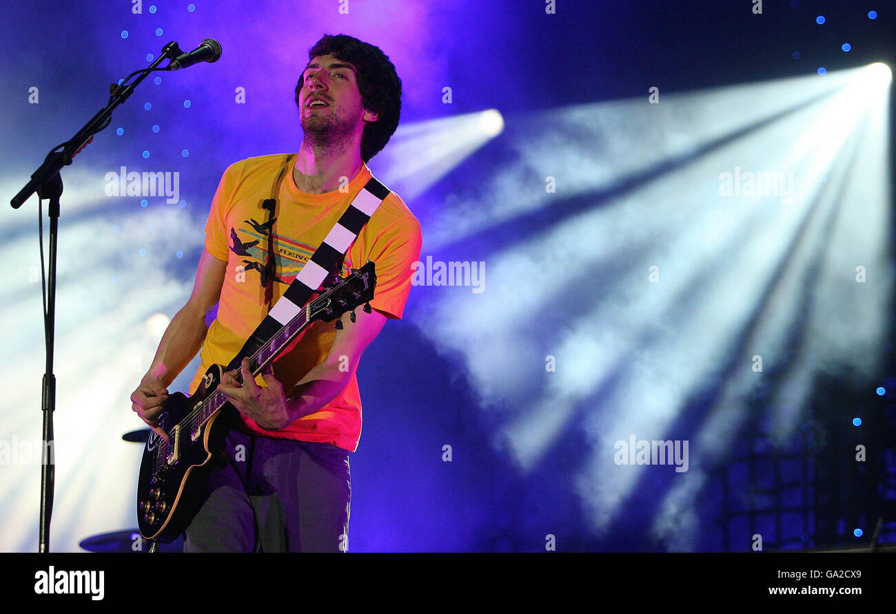 Oxegen Festival - Irland. Snow Patrol spielt die Hauptbühne während des Oxegen Music Festivals auf der Rennbahn von Punchestown, Co Kildare. Stockfoto