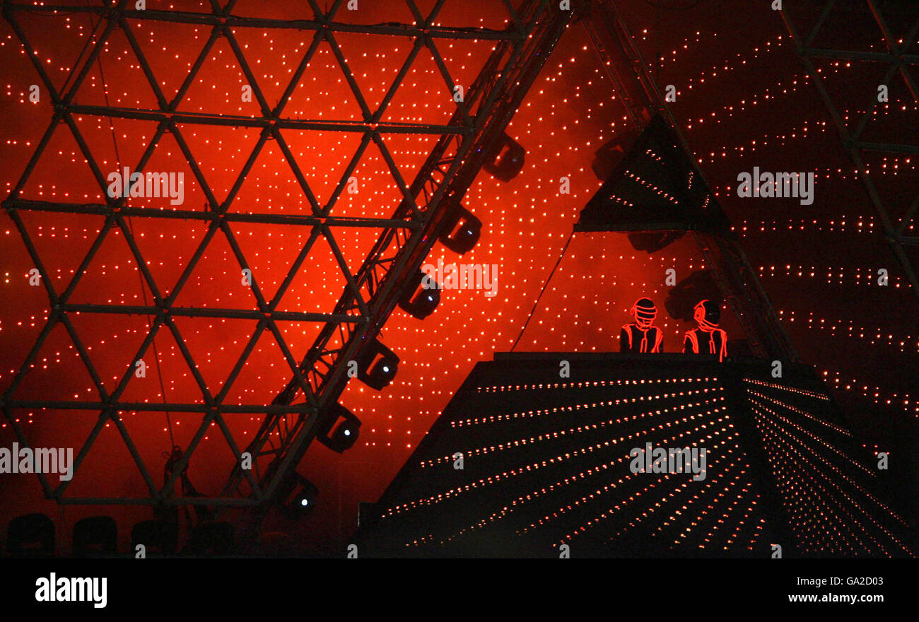 Oxegen Festival - Irland. Daft Punk Headline beim Oxegen Music Festival auf der Rennbahn von Punchestown, Co Kildare. Stockfoto